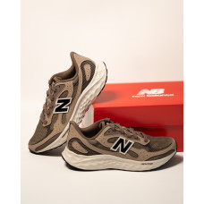 Чоловічі кросівки New Balance Arishi v4 Tiralux MARIS8I9 коричневі