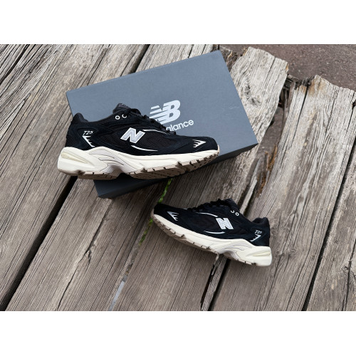  Кроссовки New Balance 725 ML725BB черные